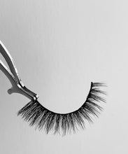 Load and play video in Gallery viewer, Luxury Faux Mink Eyelashes - Amoré (Love)